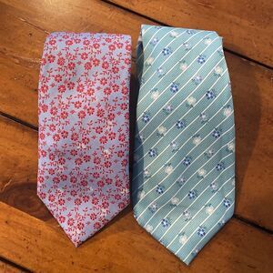 Bundle of 2 Dockers Floral Neck Ties